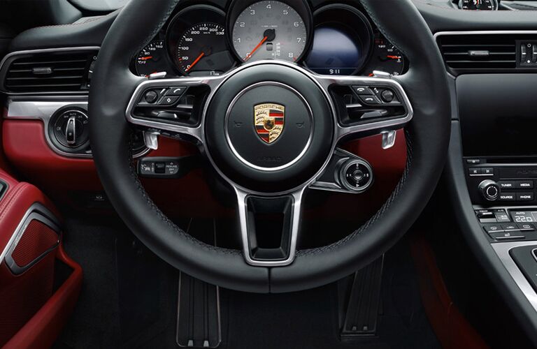 2017 Porsche 911 Carrera 4 premium interior features