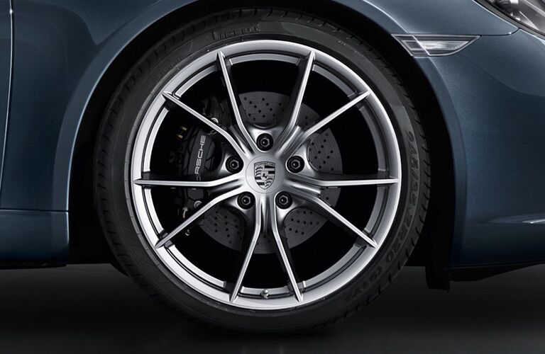 2017 Porsche 911 Carrera 4 wheels