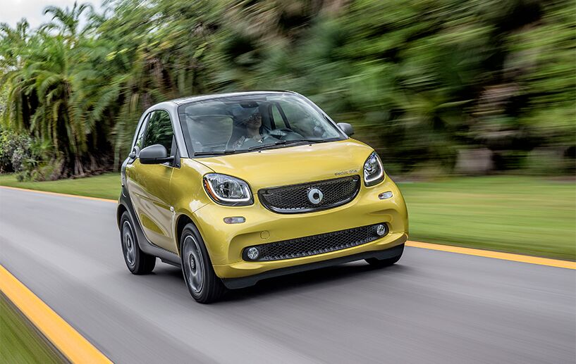 exterior front of the 2018 smart fortwo electric drive pure coupe