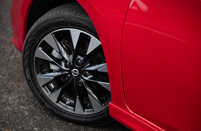 2017 Nissan Sentra View of Wheel and Exterior in Silver and red