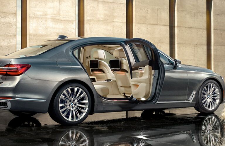 2017 BMW 7 Series rear seat entertainment