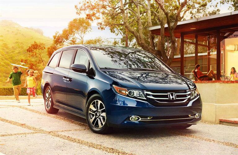 Kids running towards 2017 Honda Odyssey
