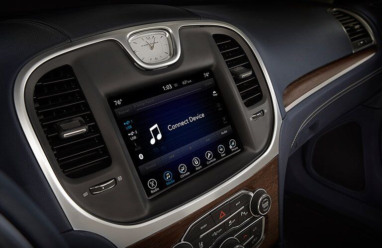 2017 Chrysler 300 technology features