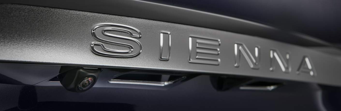 The word "sienna" printed on the 2018 Toyota Sienna
