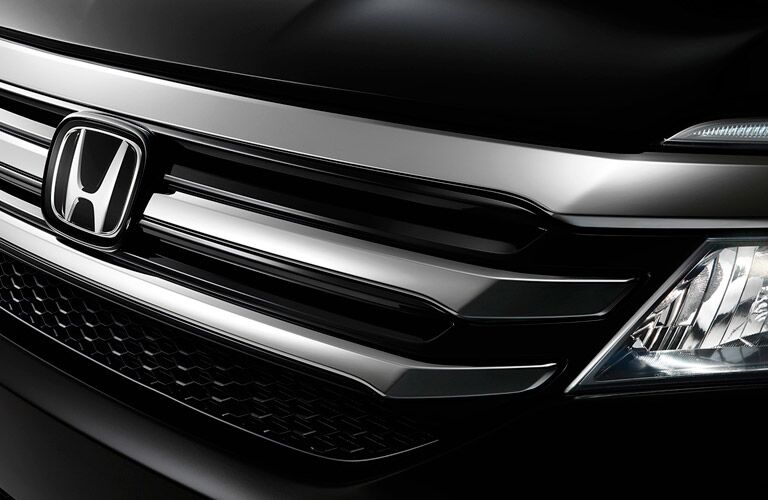 grille of the 2017 Honda Pilot