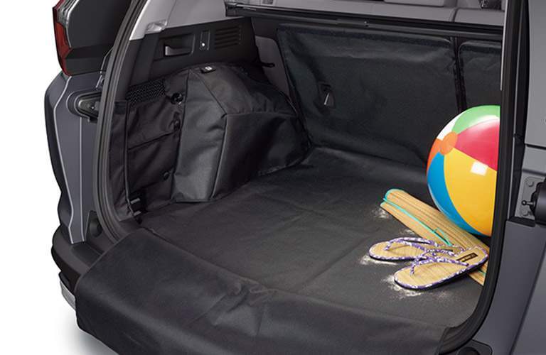 rear cargo area of the 2018 Honda CR-V EX-L with a beachball in the corner