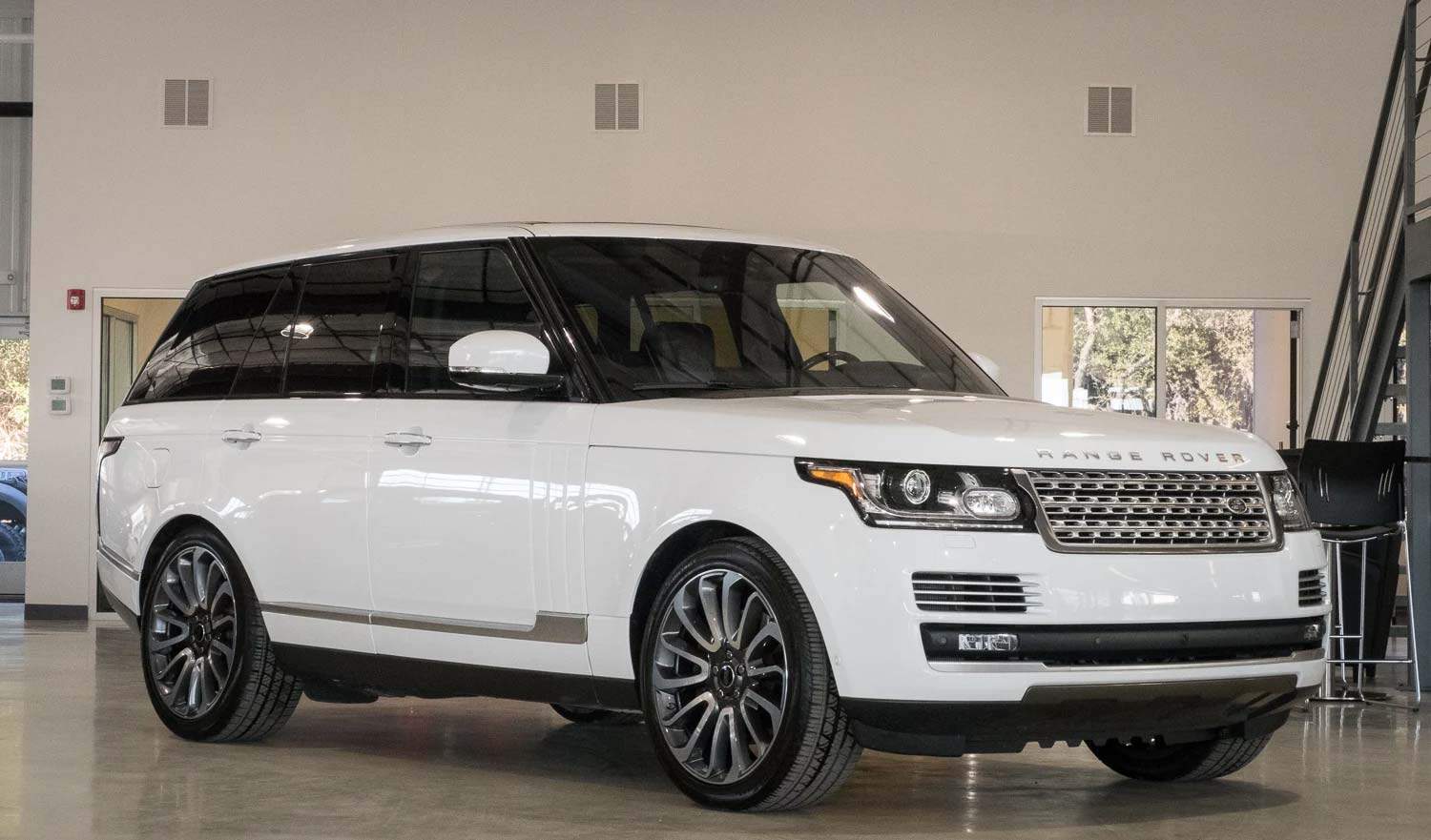 Range Rover For Sale Texas - The Range Rover Invented The Luxury 4X4 Sector, And This Latest Version Promises To Be Just As Opulent As Its Forebears With A Welcome Slug Of Tech Thrown In For Good Measure.