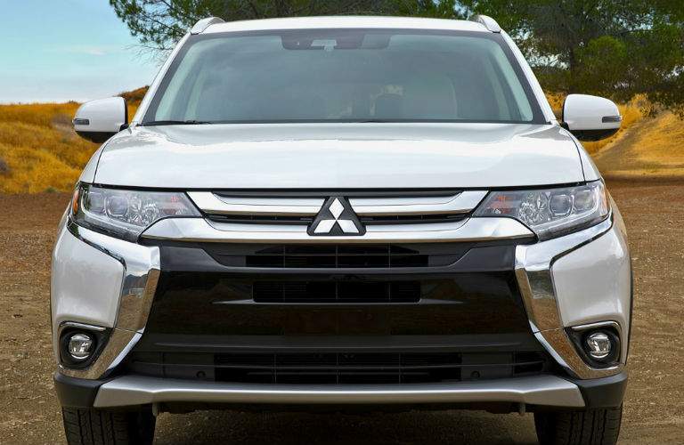 A full head-on photo of the 2018 Mitsubishi Outlander