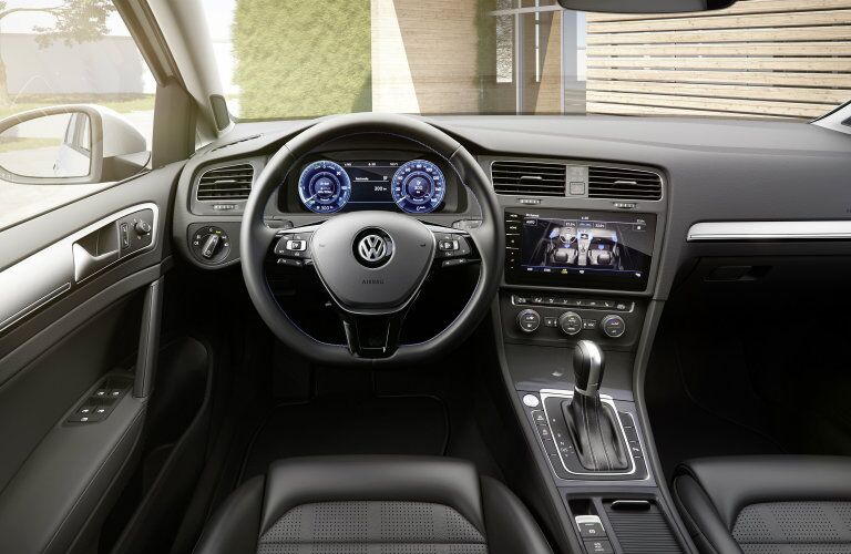 2017 Volkswagen e-Golf steering wheel and dash