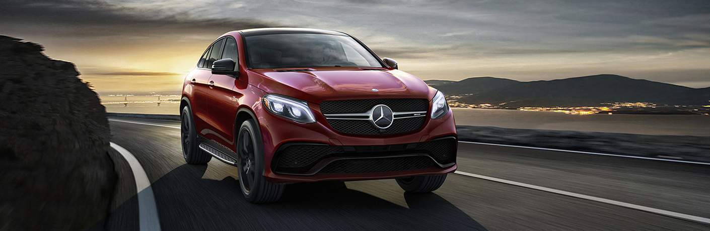 2018 Mercedes-Benz GLE 350 Driving Through Curve