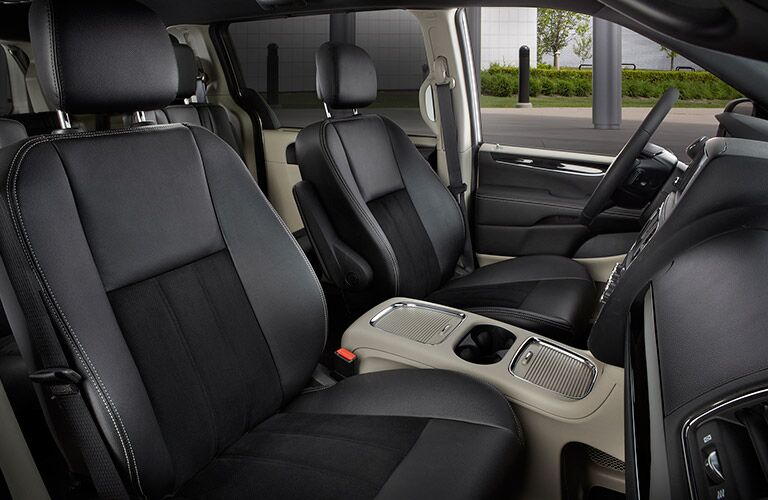 2017 Dodge Grand Caravan interior features and technology