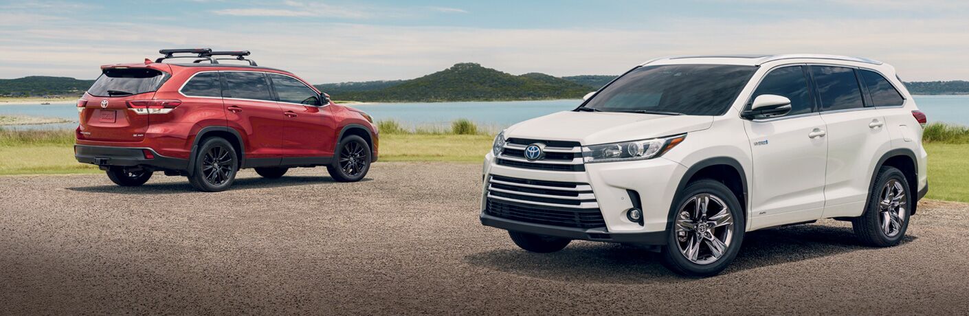 red and white 2019 Toyota Highlander parked next to each other