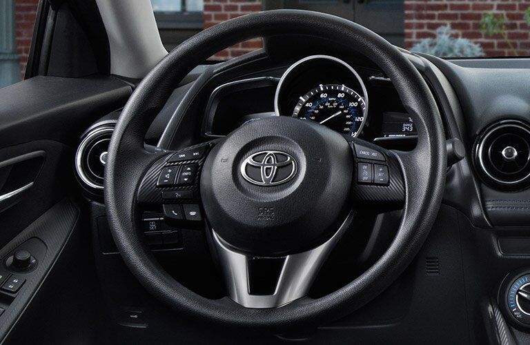 2017 Toyota Yaris iA steering wheel mounted controls
