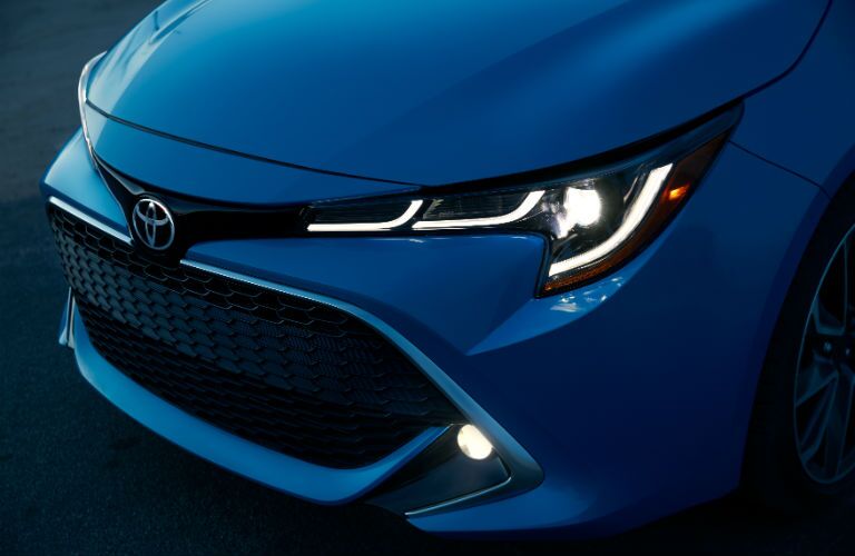 A close up photo of the new front end design on the 2019 Corolla Hatchback.