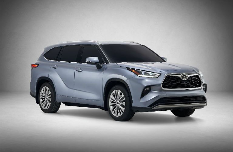 A front right quarter photo of the 2020 Toyota Highlander.