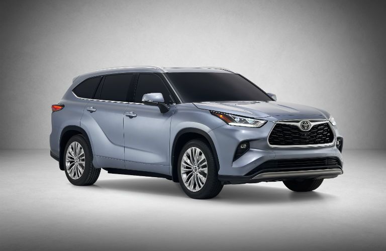 A front right quarter photo of the 2020 Highlander in a photo studio.