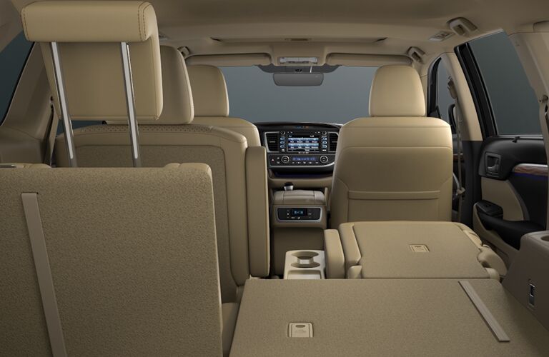 A back to front view of the seating and cargo options in the 2018 Highlander.