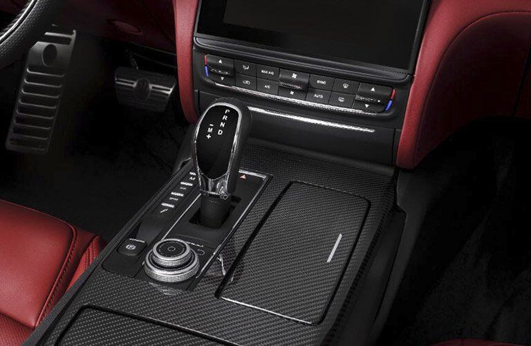 2017 Maserati Quattroporte interior