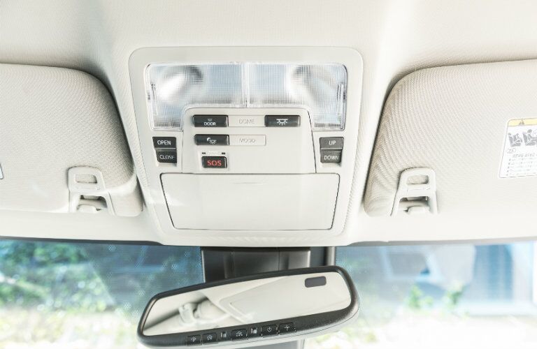 Rearview mirror and storage area in 2017 Toyota Avalon