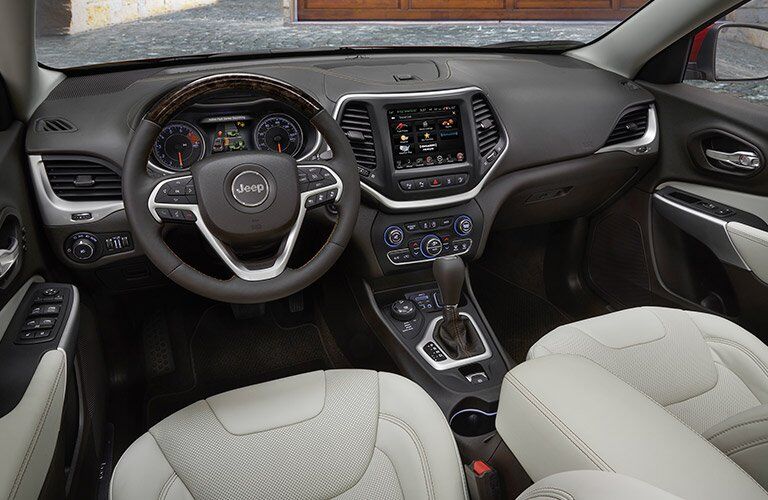 2017 Jeep Cherokee interior technology