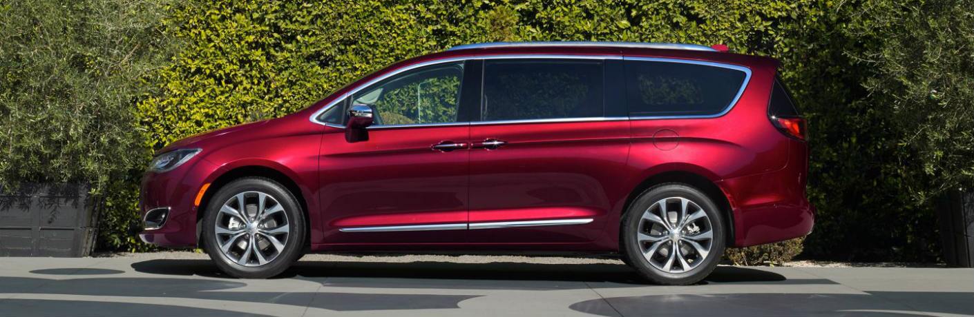 Reserve 2017 Chrysler Pacifica in 100 Mile House, BC