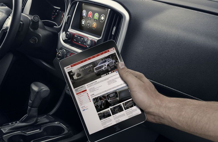 2017 GMC Canyon Interior Cabin Connectivity