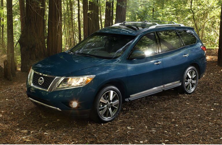 Nissan Pathfinder midsize SUV 260 HP cargo room Arlington Heights IL