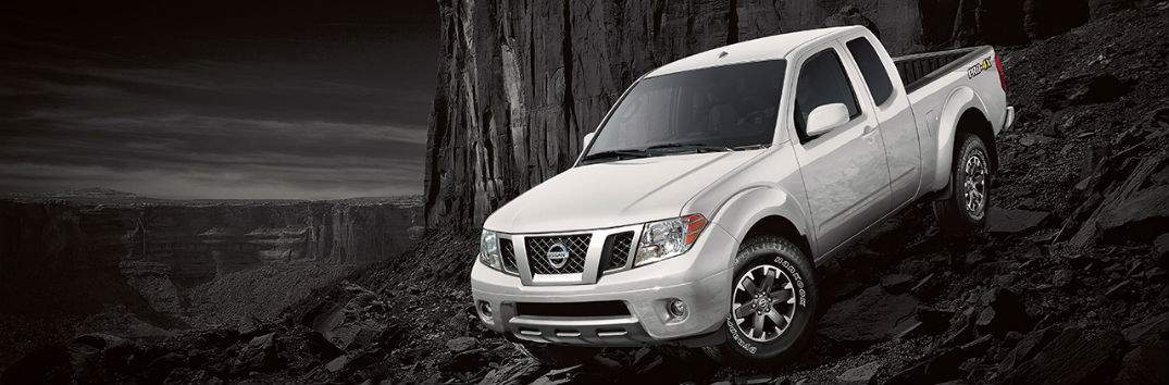 2018 nissan frontier white full view