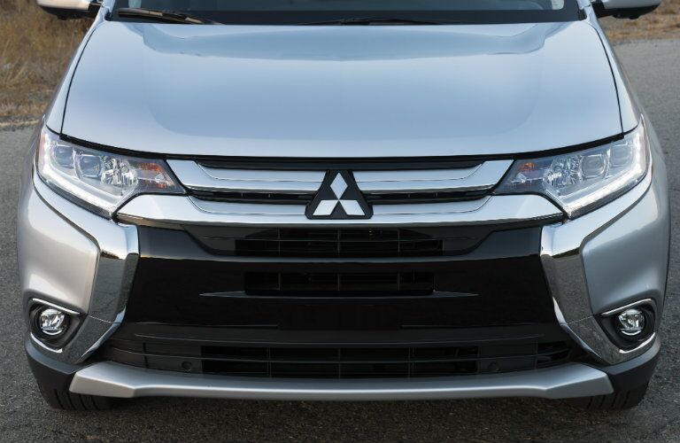 2017 Mitsubishi Oultander chrome grille
