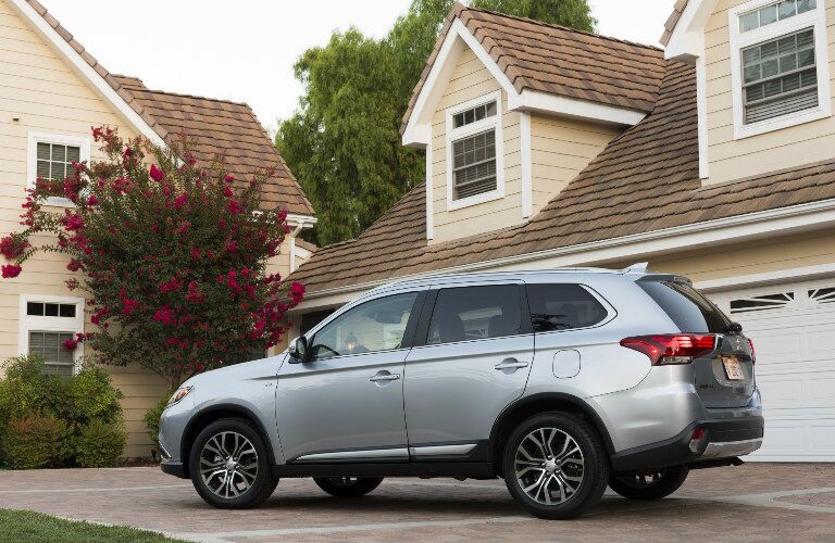 2017 Mitsubishi Outlander exterior side parked in front of house