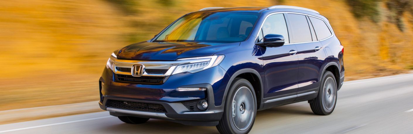 Front three quarter view of the 2021 Honda Pilot