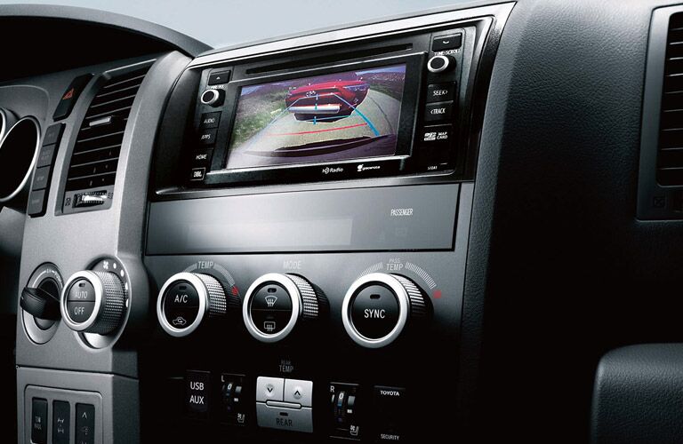 Does the 2016 Toyota Sequoia have a rear view camera?