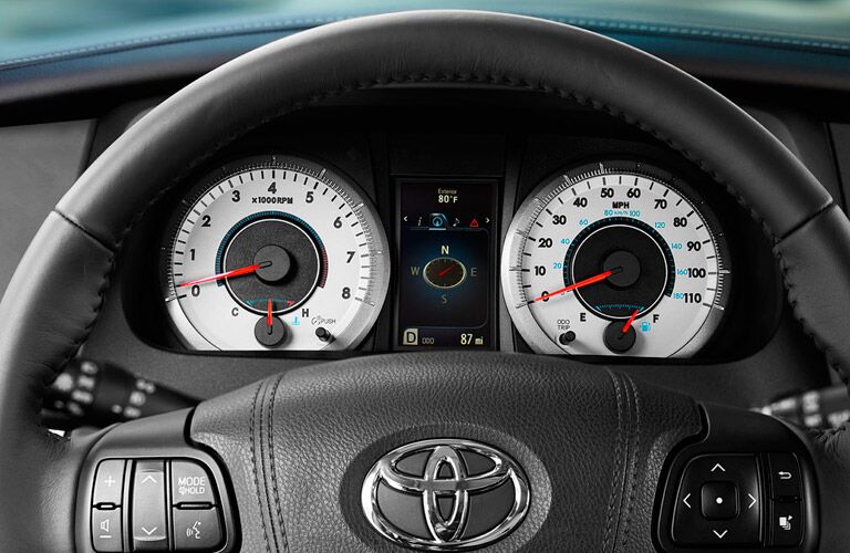 2016 Toyota Sienna steering wheel design
