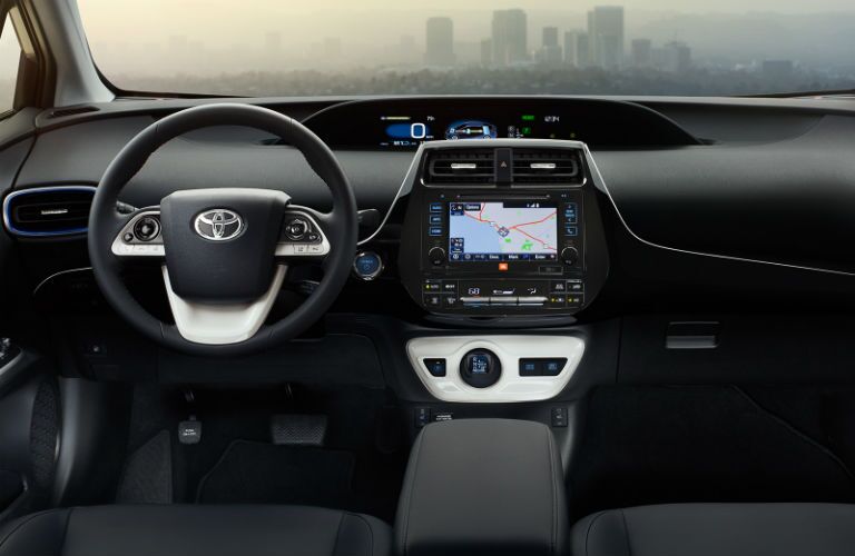 Does the 2017 Toyota Prius have navigation?