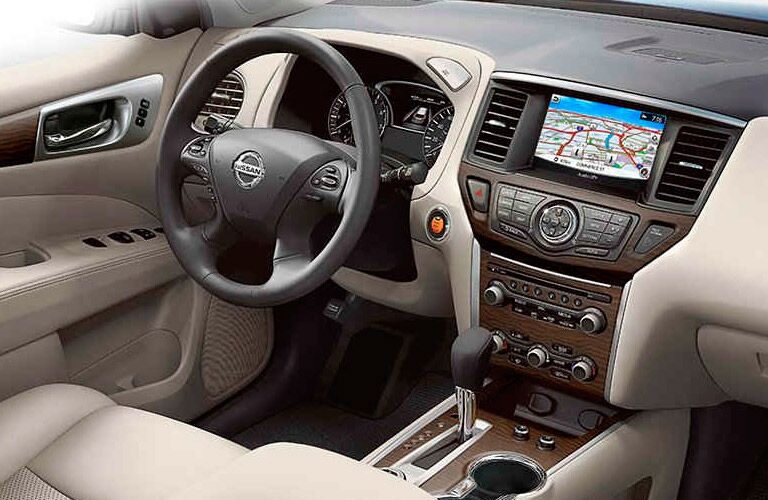 2017 Nissan Pathfinder standard technology features