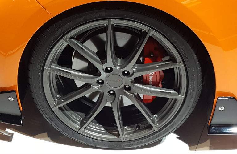 A close up photo of one of the wheels of the 2018 Stinger GT with a red high performance caliper