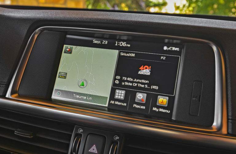 A close up photo of the infotainment system in the 2018 Optima.