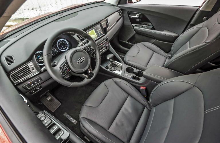A look inside the 2018 Kia Niro and all of its available technology.
