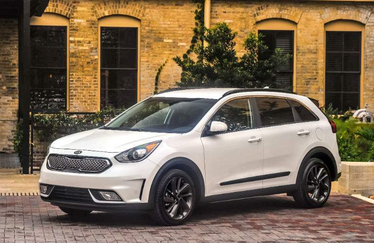 The 2017 Kia Niro has better performance scores than the 2017 Toyota Prius