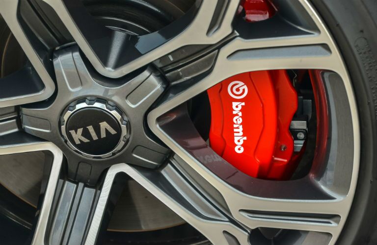 A close up photo of the Brembo brake calipers on the 2018 Kia Stinger GT.