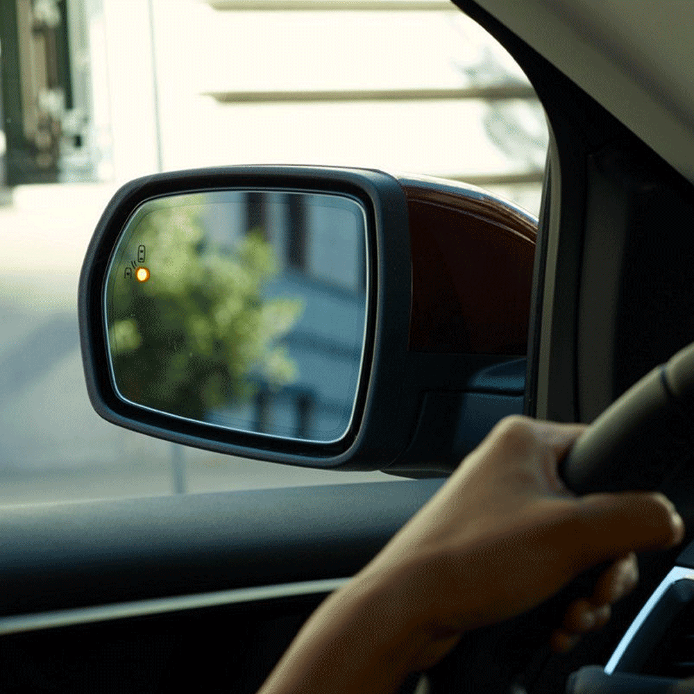 BLIS® with Cross-Traffic Alert