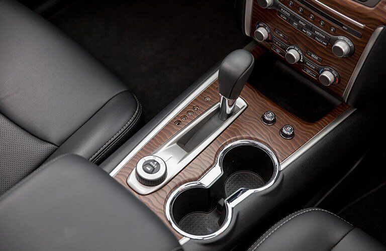 2017 Nissan Pathfinder shifter and center console