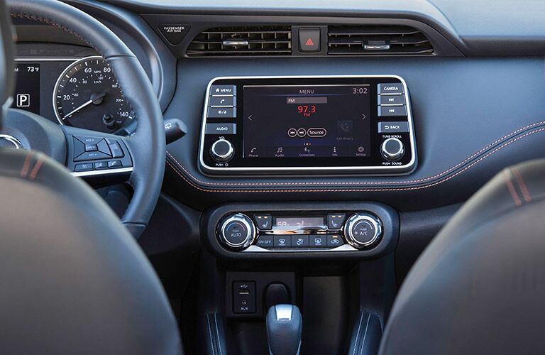 nissan kicks front monitor