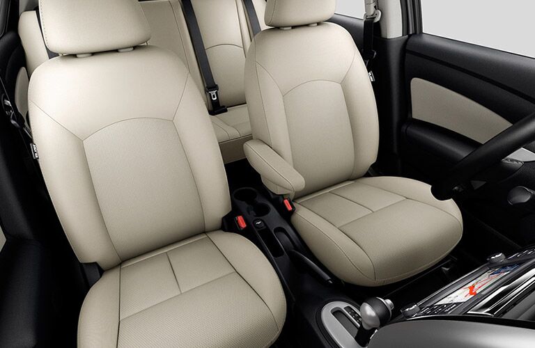 empty front seats of nissan versa