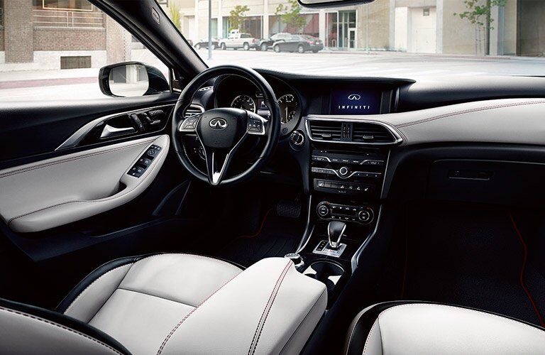 2017 INFINITI QX30 dashboard gauges and infotainment system