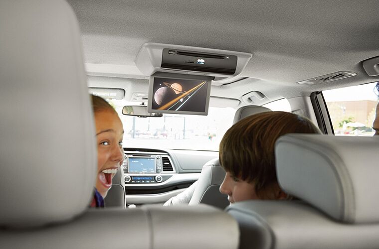 A photo showing the available rear-seat entertainment system that can be equipped in the 2018 Highlander.
