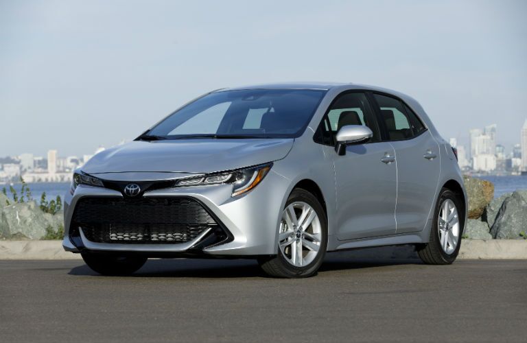 A front left quarter photo of the 2019 Toyota Corolla Hatchback in front of a skyline.