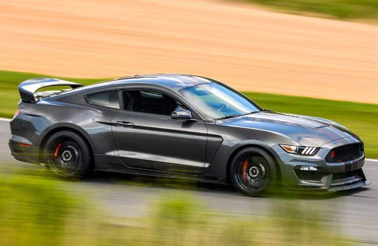 2018 Ford Mustang Gt Vs Shelby Gt350 Gray 2018 Ford Mustang Shelby Gt350 Driving On Race Track