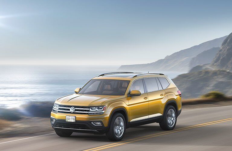Front and Side Exterior View of the 2018 Volkswagen Atlas