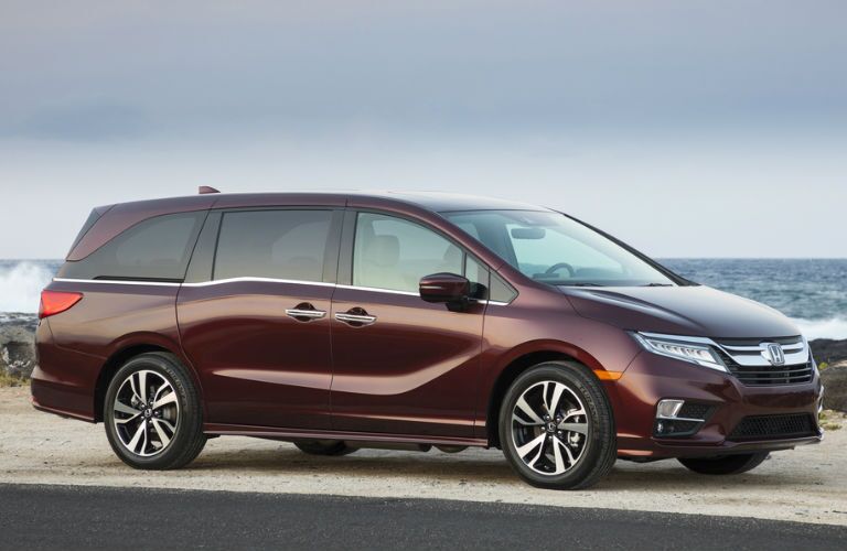 2018 Honda Odyssey in Maroon
